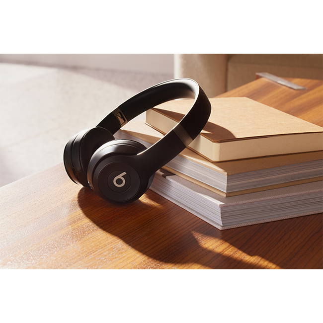 Beats Solo 4 Wireless Headphones - Black  (Product view 7)