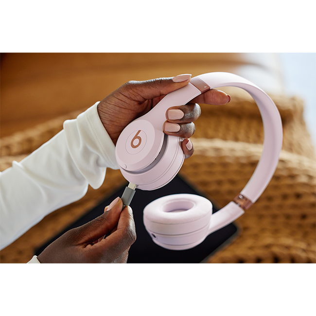 Beats Solo 4 Wireless Headphones - Pink  (Product view 8)