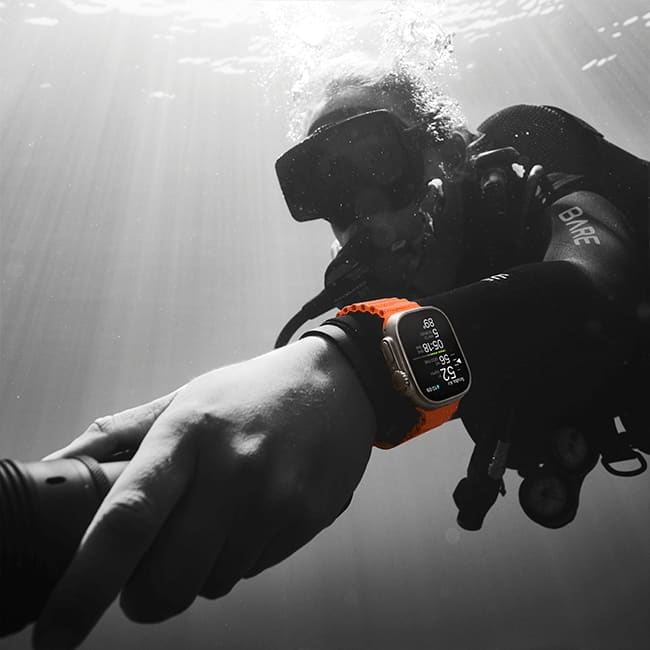 Apple Watch Ultra 2 de 49 mm, titanio con correa Ocean azul (consulta de producto 7)
